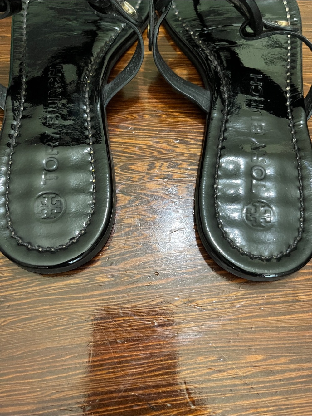 Tory Burch Black Patent Leather Logo Thong Sandals - Picture 14 of 15